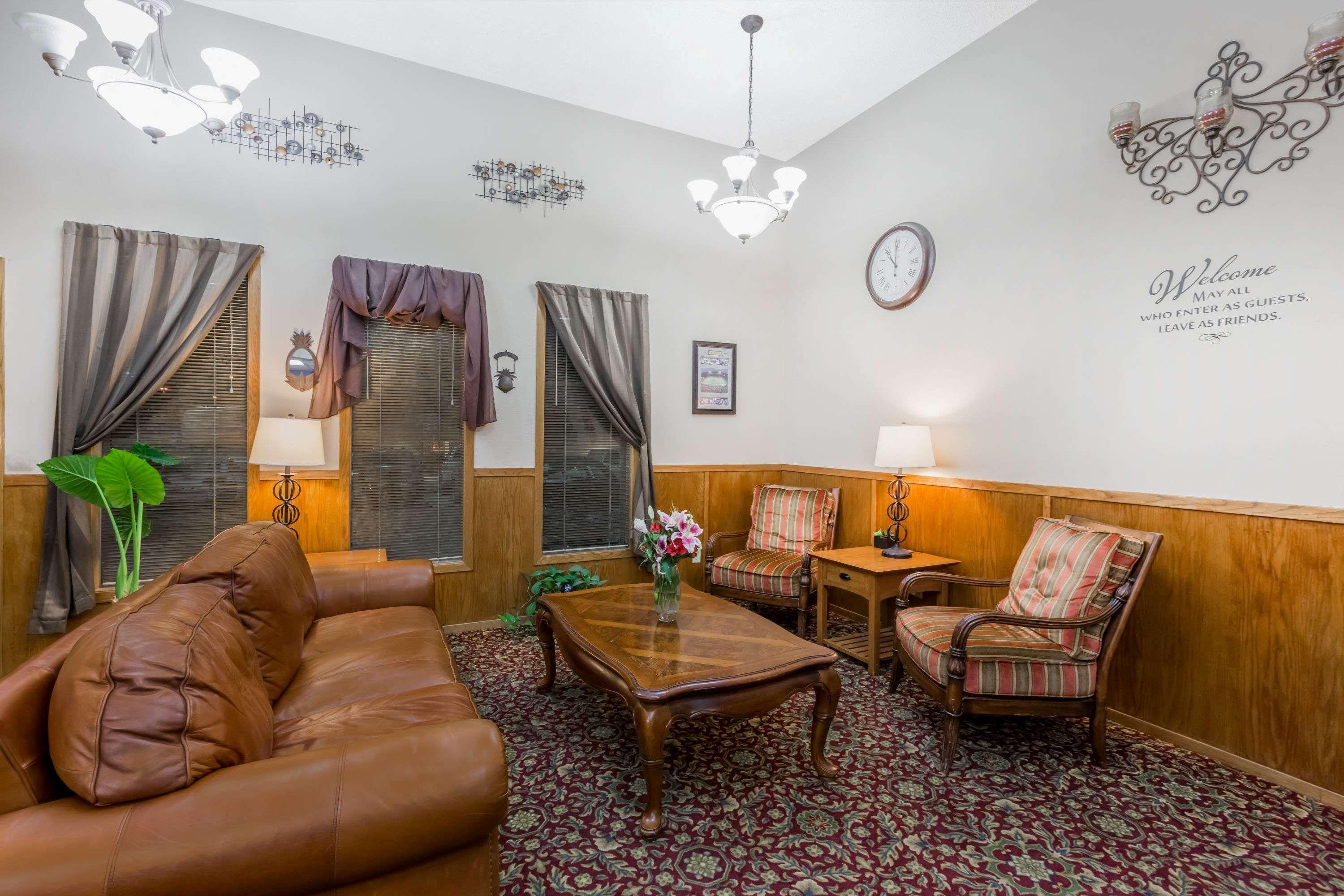 Super 8 by Wyndham Manhattan KS Bagian luar foto