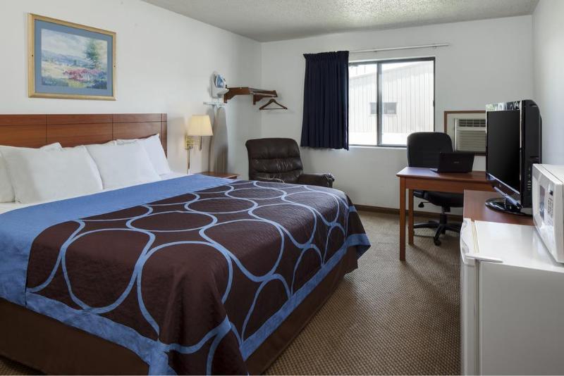 Super 8 by Wyndham Manhattan KS Bagian luar foto