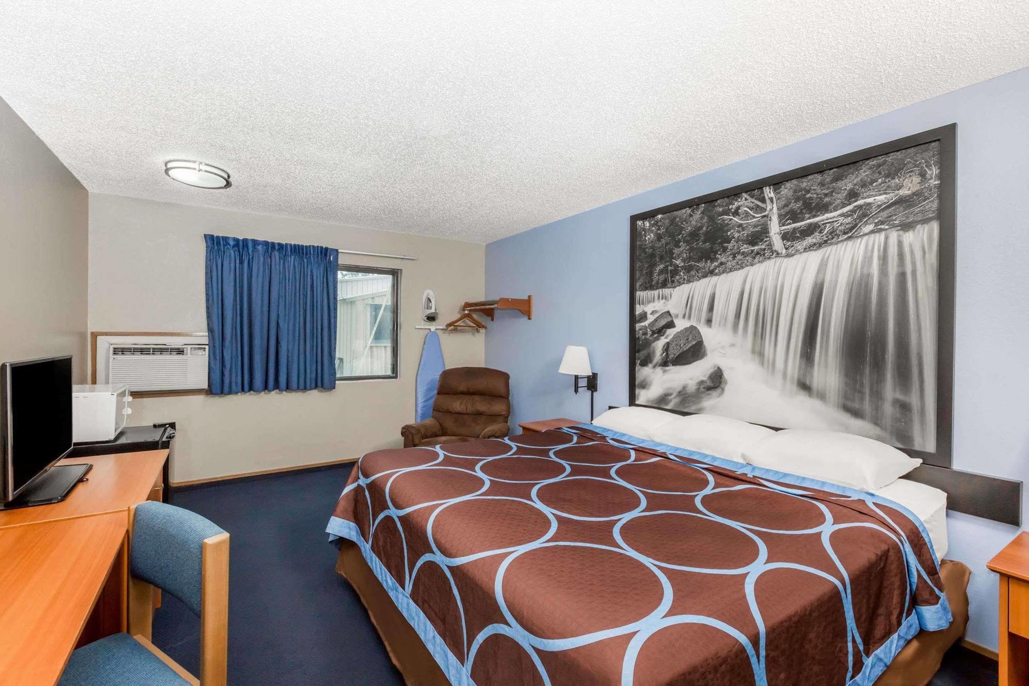 Super 8 by Wyndham Manhattan KS Bagian luar foto