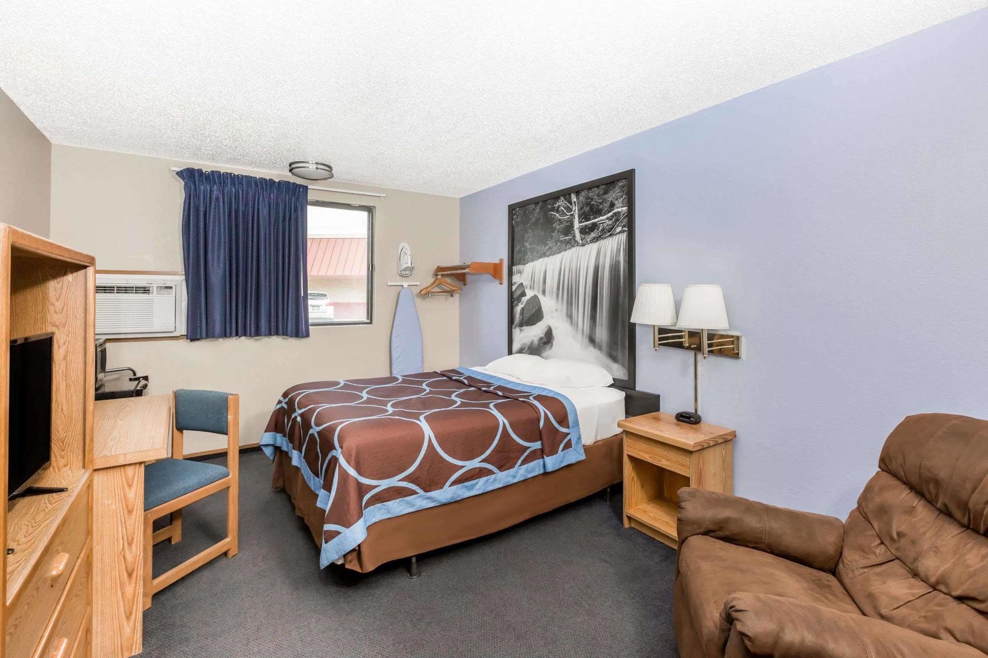 Super 8 by Wyndham Manhattan KS Bagian luar foto