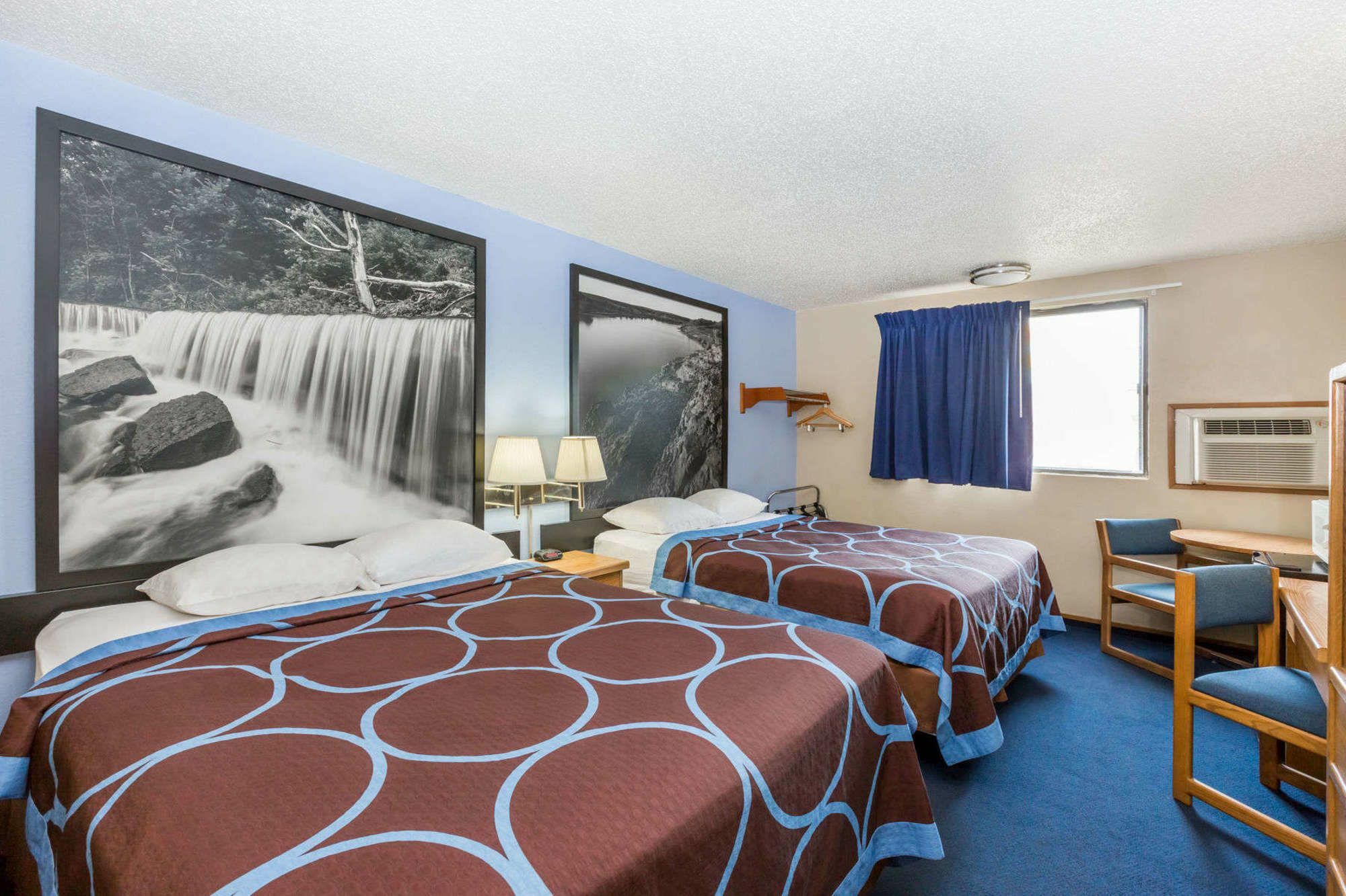 Super 8 by Wyndham Manhattan KS Bagian luar foto